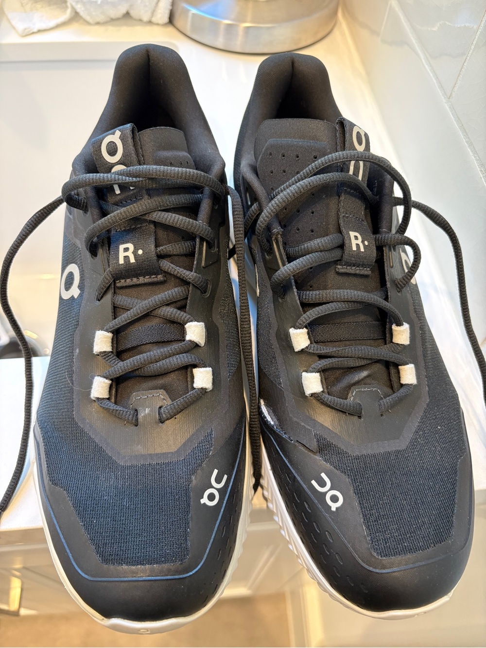 On Running Men's Black Athletic Lace-Up Running Shoes
